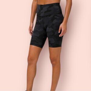Lululemon Wunder under Train High Rise Short 8"Biker shorts‎ size 4